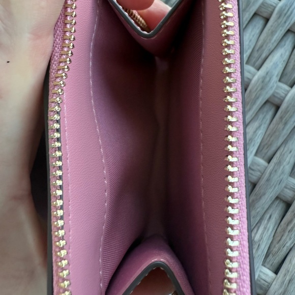 NWT Tory Burch Emerson Patent Leather Mini Wallet Pink with Gold Logo - Picture 6 of 9